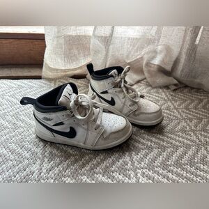 Toddler Nike Air Jordan 1 Mid Black and White Sneakers 🐼